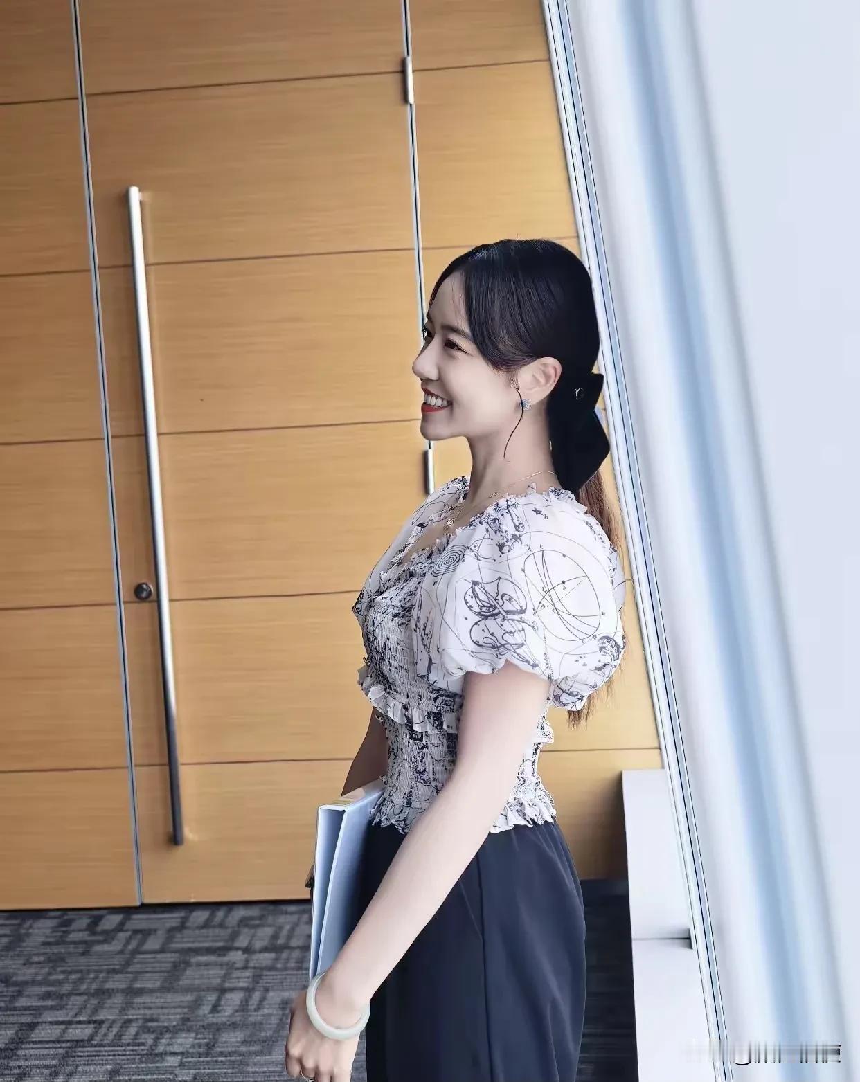 女人怎样穿搭，更显气质