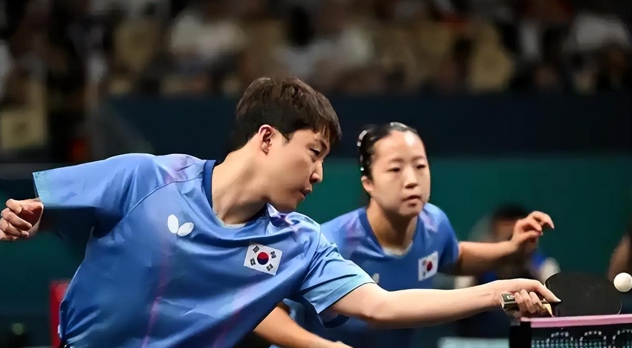 刚刚结束了一场WTT香港总决赛混双小组赛第二轮比赛的较量，混双世界第2的韩国组合
