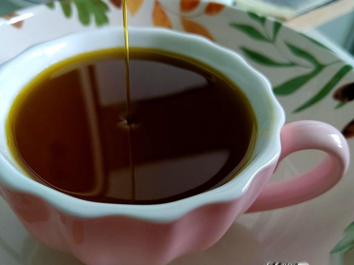 我算是活明白了，我们东北大豆油那股子醇香，到了四川朋友嘴里，居然就一个字：闷。