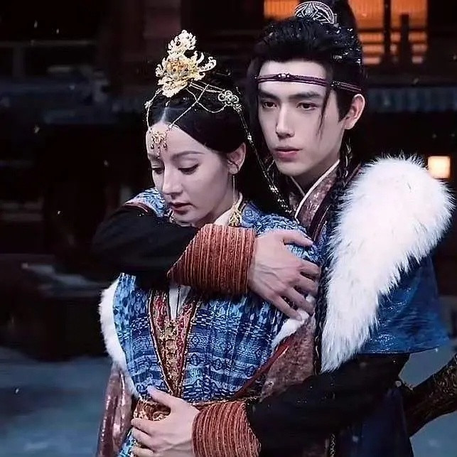 杨紫和迪丽热巴同镜头，谁赢了？