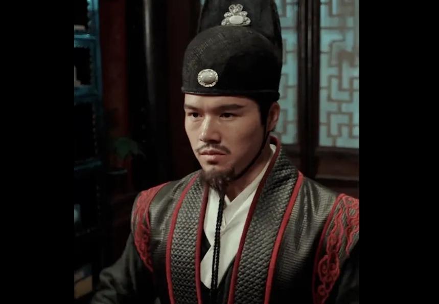 1415年，朱棣召新入宫的小贡女侍寝，发现她早已不是处子。朱棣大怒，一脚将她踹下