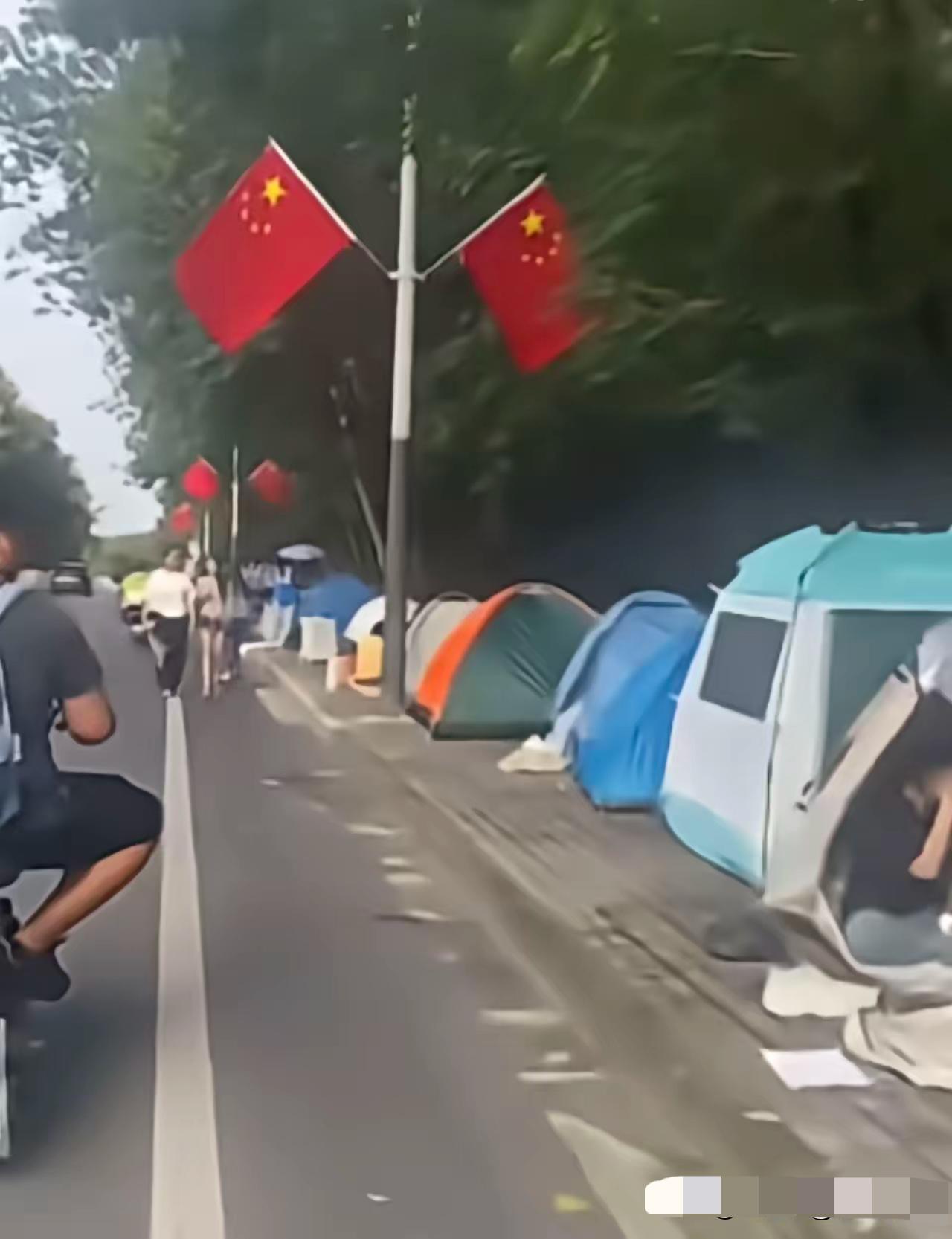 今年国庆旅游这搭帐篷住宿的反常现象还挺有意思。其实不止这一个，国庆旅游大“变天”