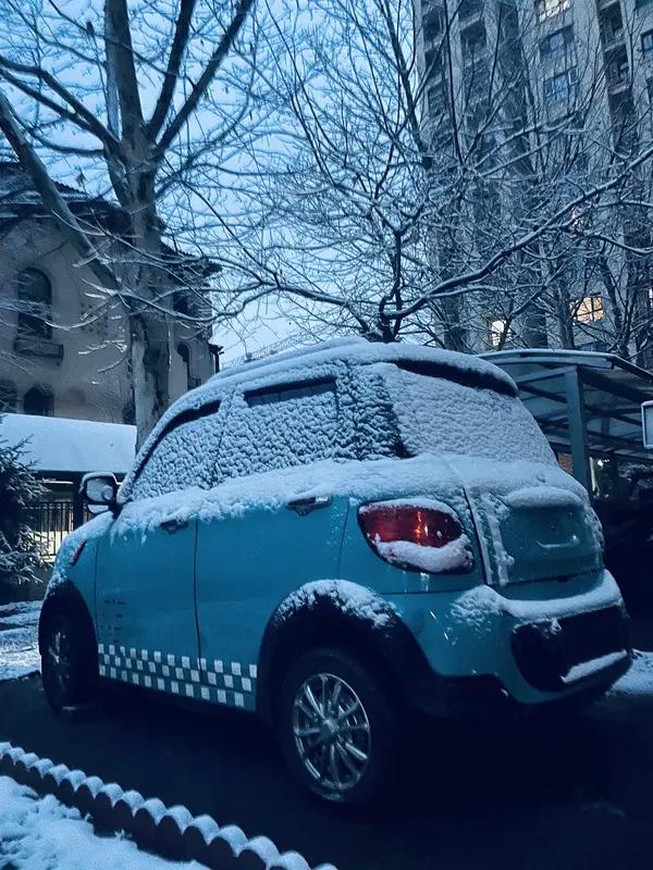 老头并不乐！最近在网上看到全国多地在严查低速代步车，俗称老头乐，罚款扣车，严禁
