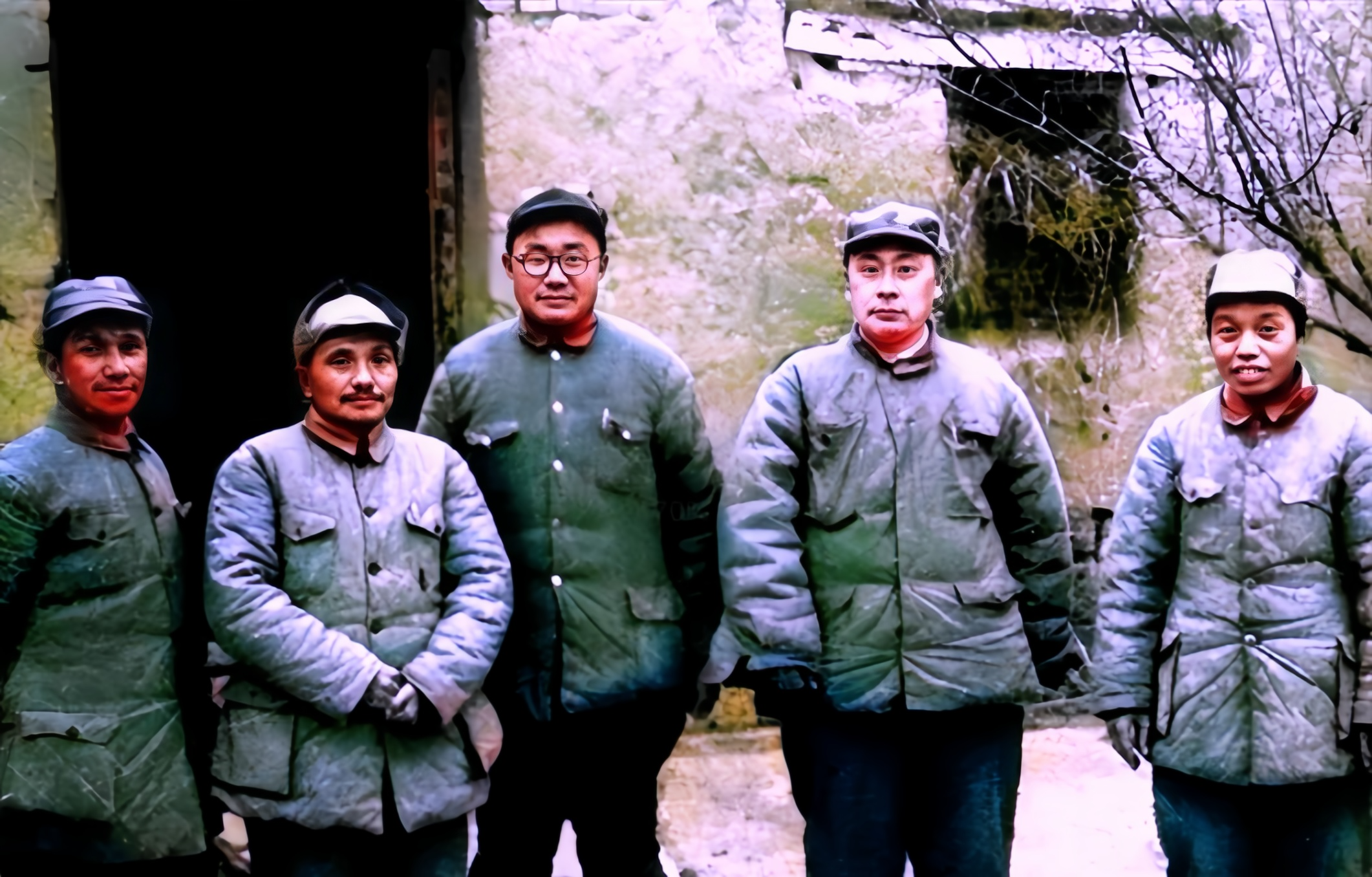 解放军攻入南京总统府，三大首长在蒋介石的办公室里，各说了一句话。陈毅说，现在我们