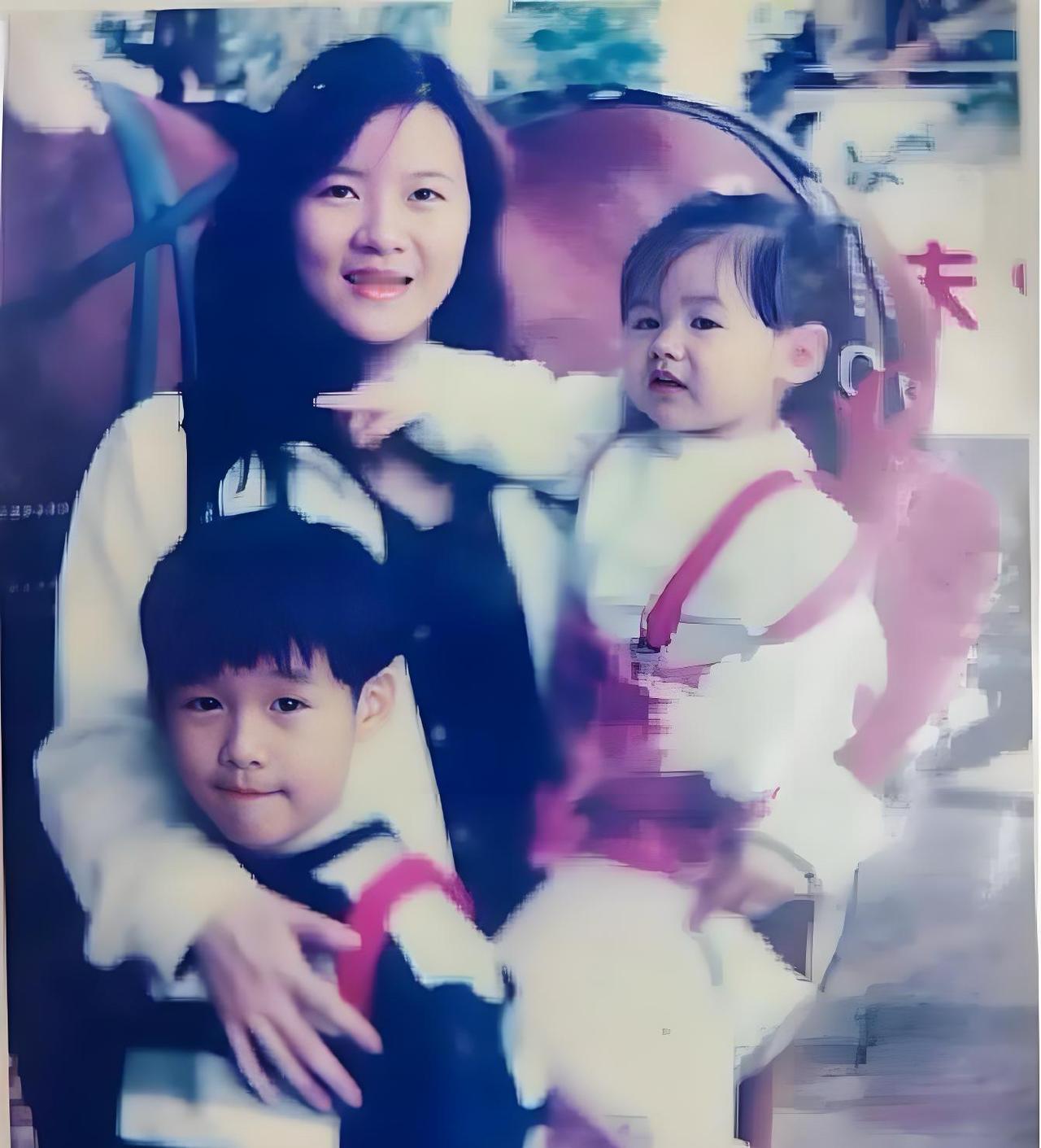 王世坚原来也有“情为何物”的经历。原来王世坚的老婆林秀芬长得相当俊俏学历也高