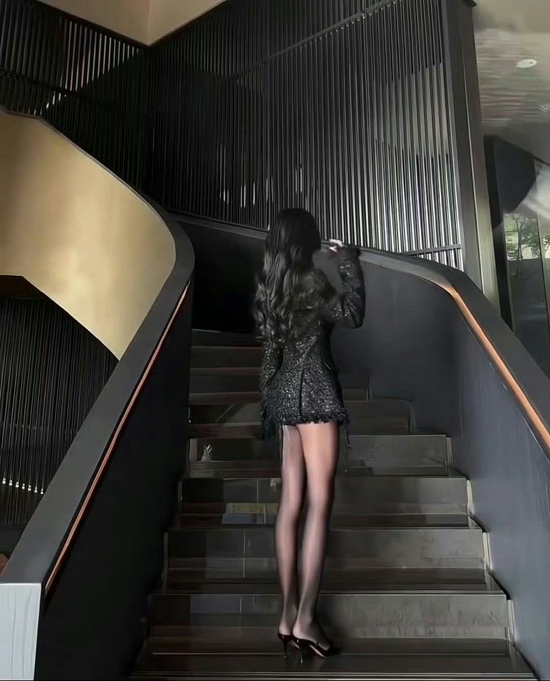 我有两个可爱之处你知道吗？一个是我很可爱，另一个是我可爱你了！