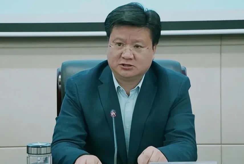 贵州遵义的王祖彬落马后，有个叫朱某的老板特别引人注意。检方查实王祖彬收了这人43