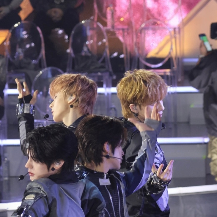 这头发一直在挑衅我