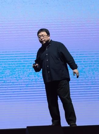 罗永浩怼人，流量和正义兼而有之。就拿怼西贝这事来说，9月10号他吐槽西贝预制菜贵