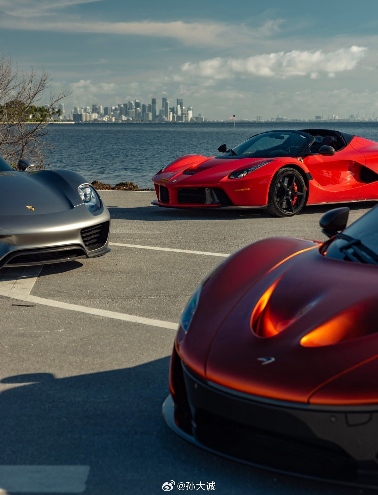 跑车大v聊车三大神车，法拉利拉法敞篷、保时捷918Spyder以及迈凯轮P1