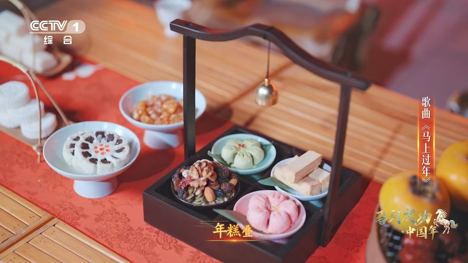 央视主持人怎么全面成这样了撒贝宁龙洋朱广权一开口，祝福直接灌进耳朵！“过小年儿