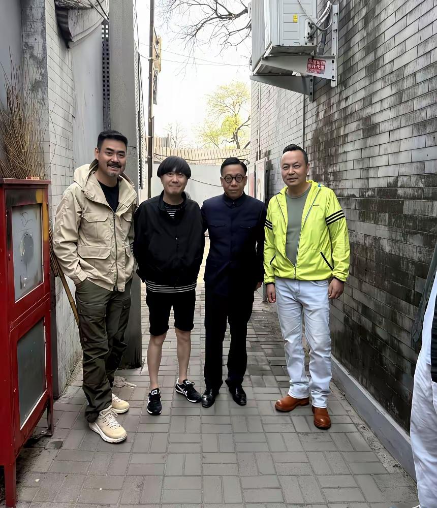 刚看到一段消息，球球居然单飞了，一个人离开，大概率是钱没到位，陈翔说公司