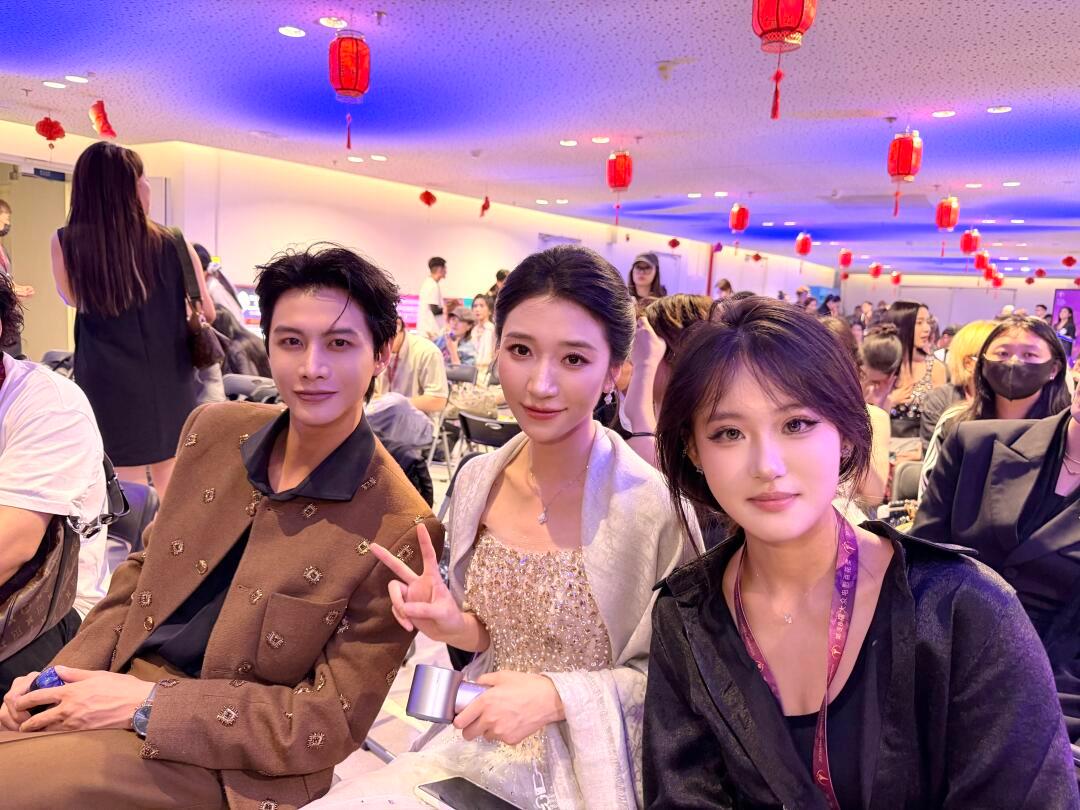 就这么到处捡7格合照小陈是小美这个美妞好事做尽呀。。。王格格何健麒📸