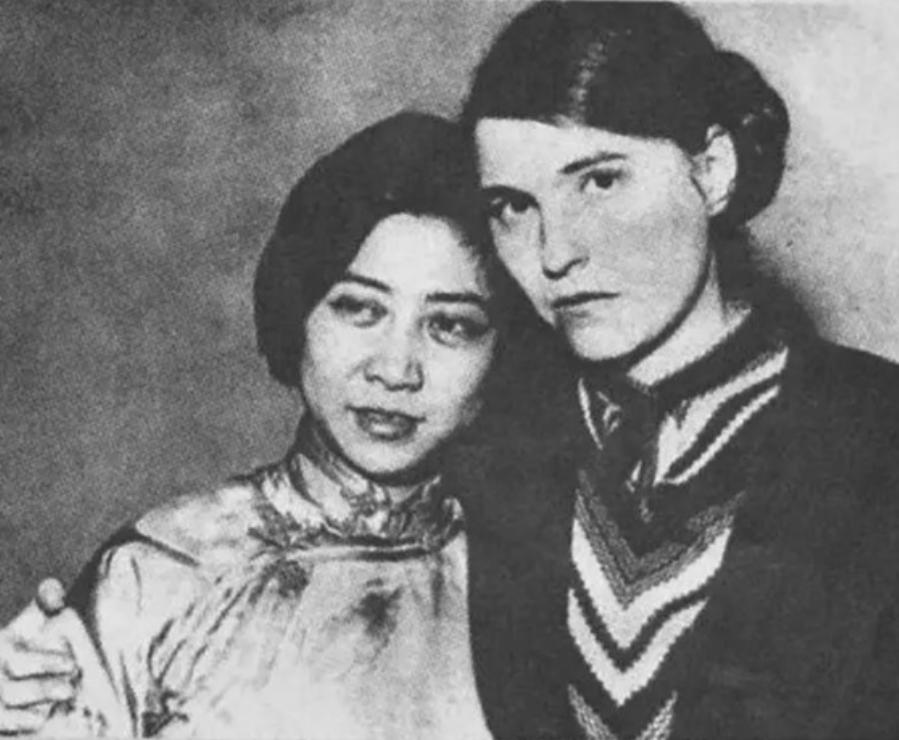 1949年上海解放后，时任上海市市长陈毅的前女友胡兰畦，希望能与陈毅见面。令她心
