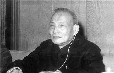 1962年毛主席约谈陈云一小时，22天后陈云婉拒开会，提出：由于自己心脏状况很差