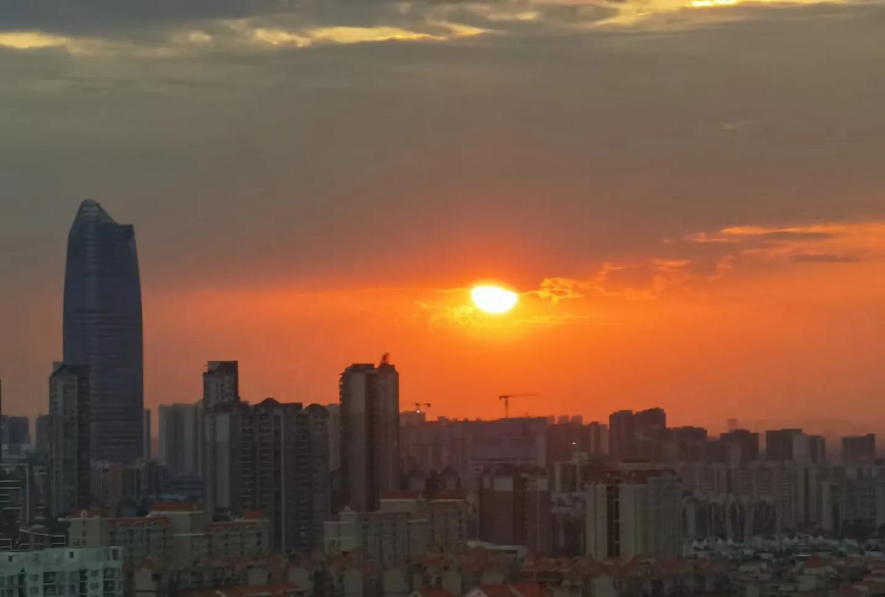 老实说，不管是谁，现在可千万别轻易给人好评，或者给予一点人生方面的肯定。以前的