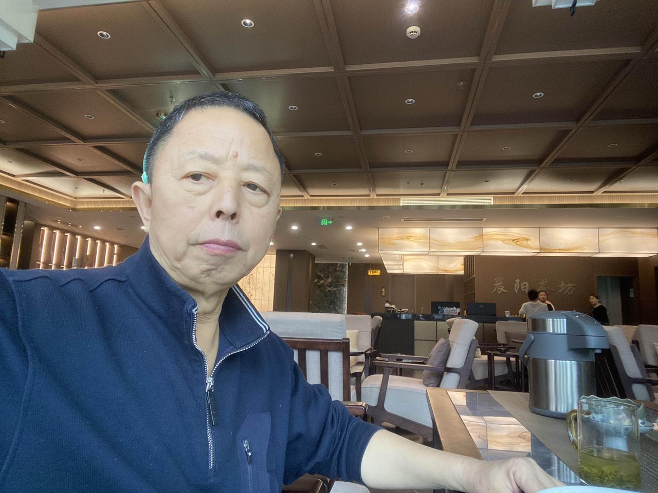 900多架无人机连续轰炸俄罗斯！各位网友晚上好，我们继续关注俄乌战事。我坚持