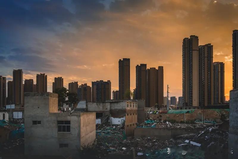 打破房价永远涨的信念，对国内把科技搞起来起了很大的效果。之前一波棚改涨房价去库