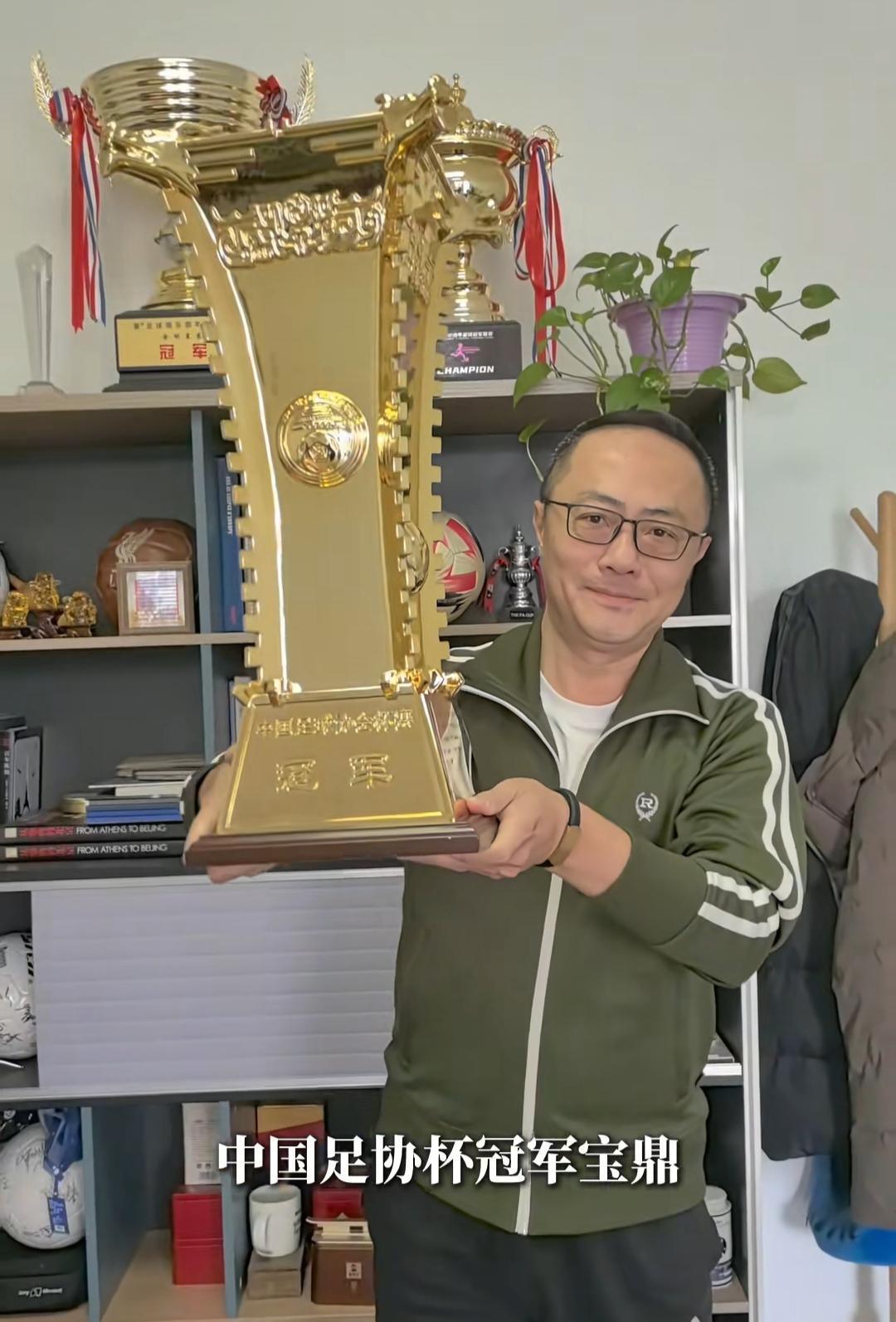 提前开香槟庆祝？北京卫视名嘴又给北京国安败人品！足协杯决赛开战在即，河南队和北