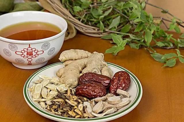 肾结石？最后还是得用肾帮你代谢掉！在中医理论里，肾主水液代谢，对体内水液的输