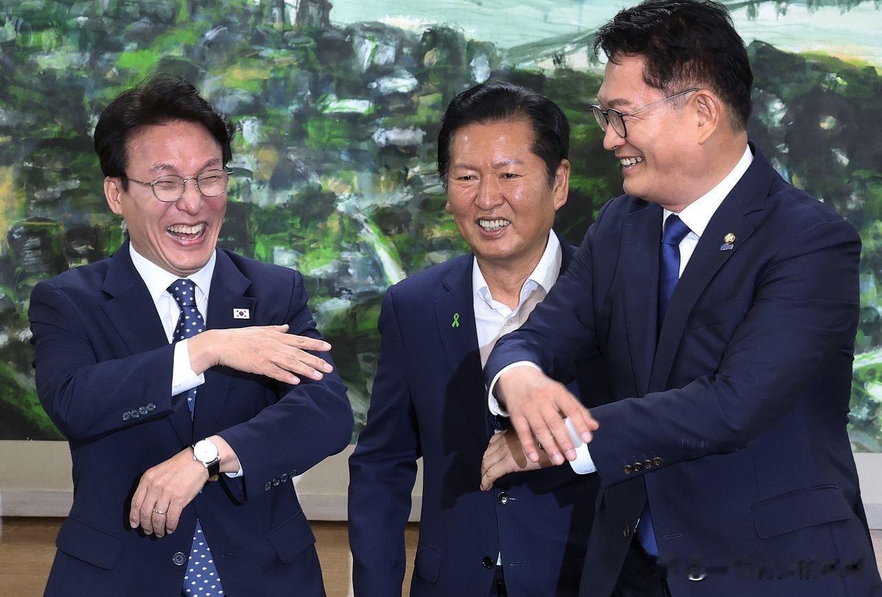 局势反转！韩民主党党首选情迎来变化，郑清来反超此前领跑的金民锡7月22日，韩