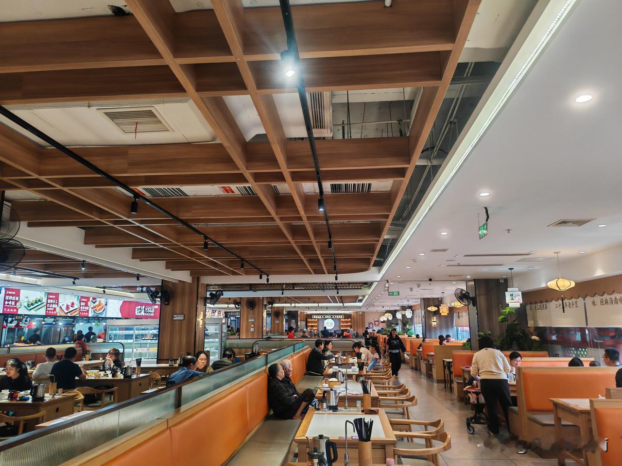 开在商场的老爸茶变味了！如果普通市民吃不起那还叫老爸茶吗？家人相约早上去国贸