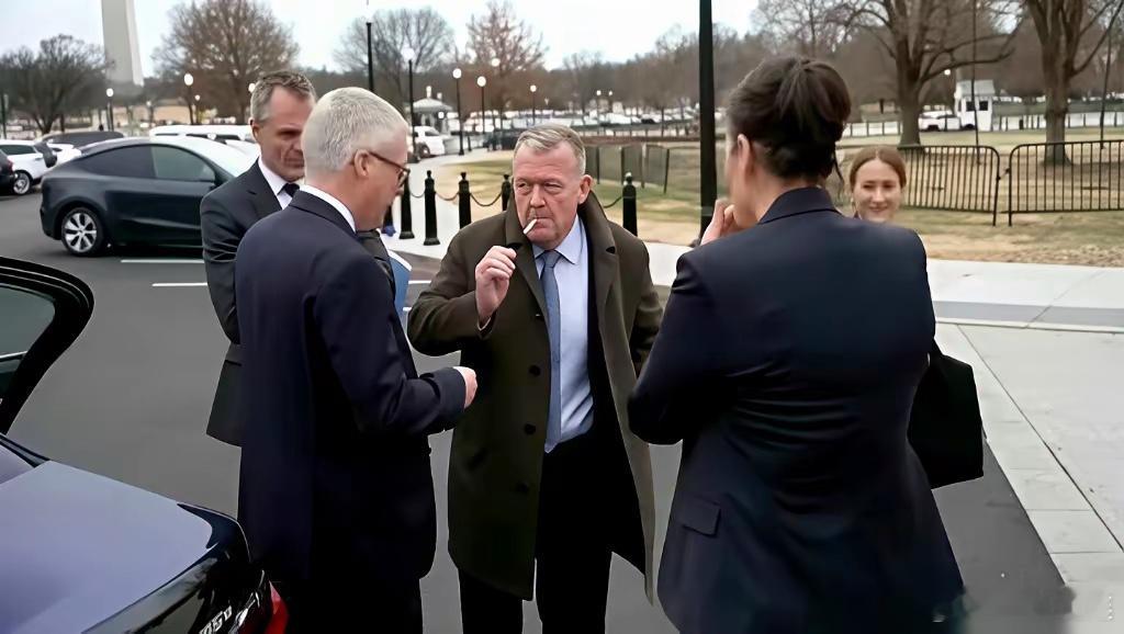 丹麦外长飞到美国，谈的是格陵兰岛的归属问题。结果，白宫那边只给了他一个小时。就一