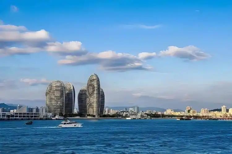 海南封关说得直白一点就是我带一万块去海南旅游，在这里吃意大利进口面是免税的，在这