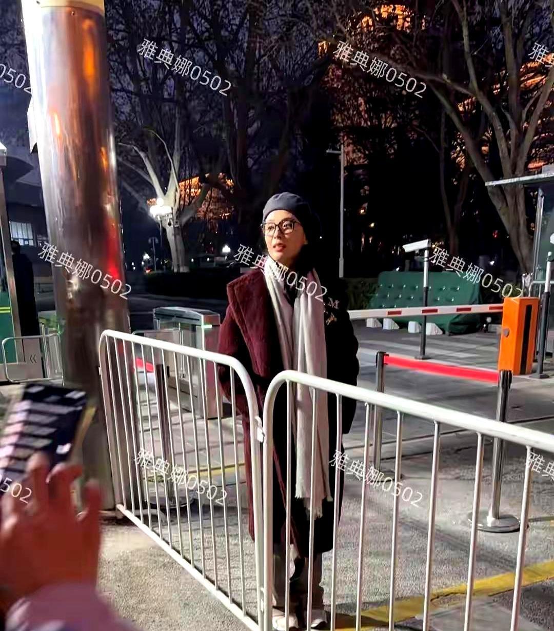 春晚后台，47岁刘涛一件79元围巾，撕开女星遮羞布。央视后台，一个女人刚排