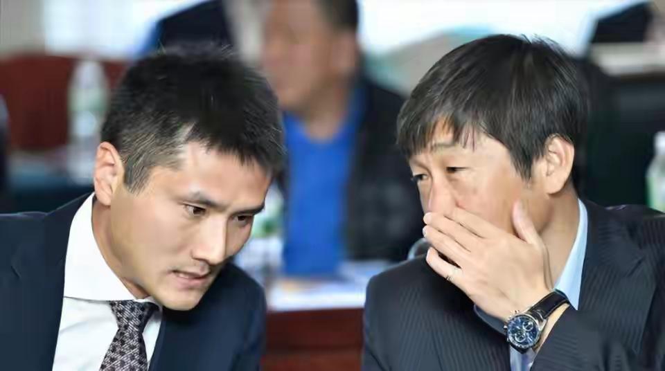 相信邵佳一任国家队主教练高洪波是支持的，因为兄弟俩向来感情不错。实话实说，高洪