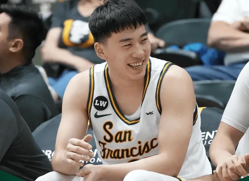 王俊杰大爆发，旧金山大学真正的大腿！整个旧金山大学80分，他拿了27分5篮板，