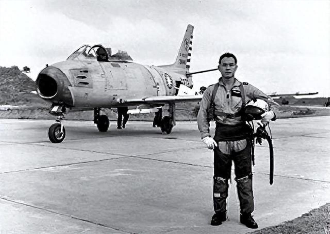 1990年空军叛逃事件：飞行员驾机投苏，为何3天后被遣返受审？1990年，