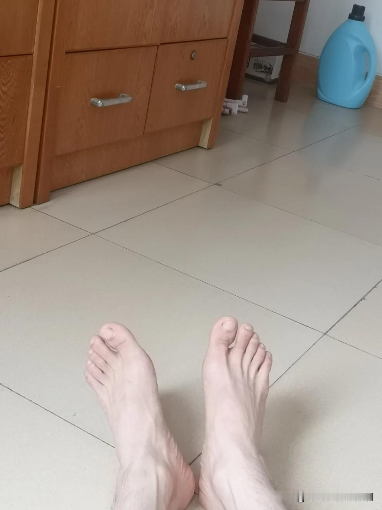 男人年纪大了练什么健身动作最好？深蹲，马步蹲，踮脚，俯卧撑，引体向上。就这几个