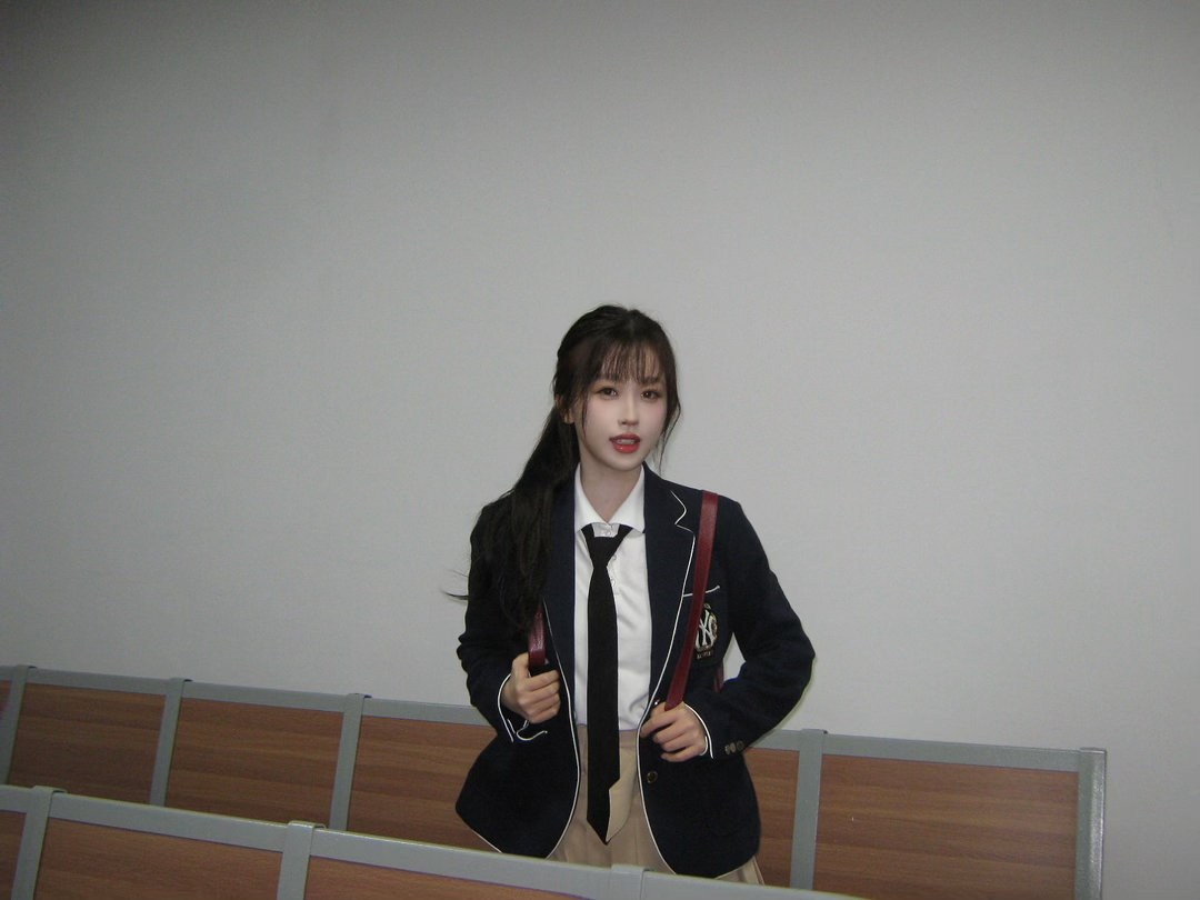 虞书欣260601现代日常-校服不知道会是什么物料耶
