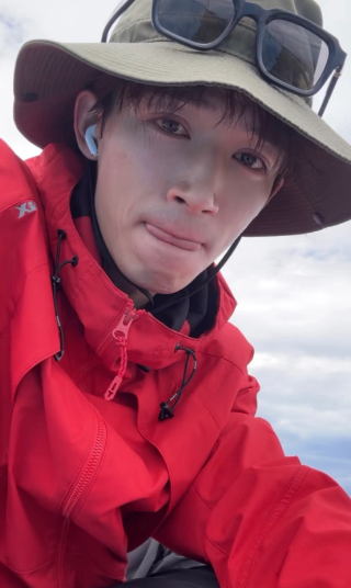 王星越突然在直播间哭了不是因为欢娱公司一团乱也不是因为许凯的事情要喜提一哥