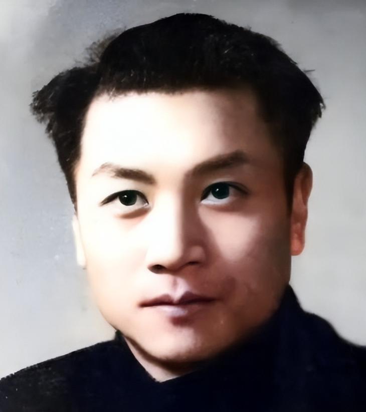 1944年，地下党任远被捕，为防泄密竟求狱友将自己勒死，就在他即将断气之际，脚后
