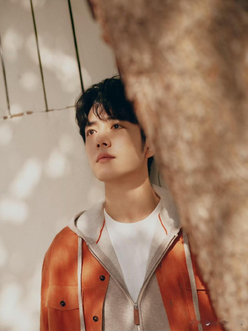 肖战昨晚的活动没有宣传官方只是偷偷的发了微博，没想到还是有很多人到场。因为火