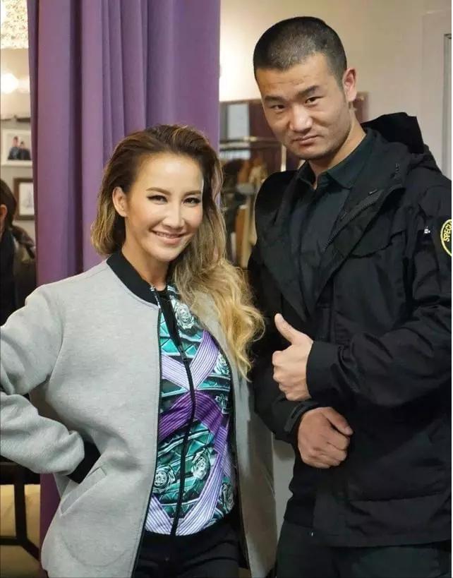 2012年，陕西一小伙为了上百万薪酬，签下死亡合同，冒险到伊拉克当雇佣兵，3年后