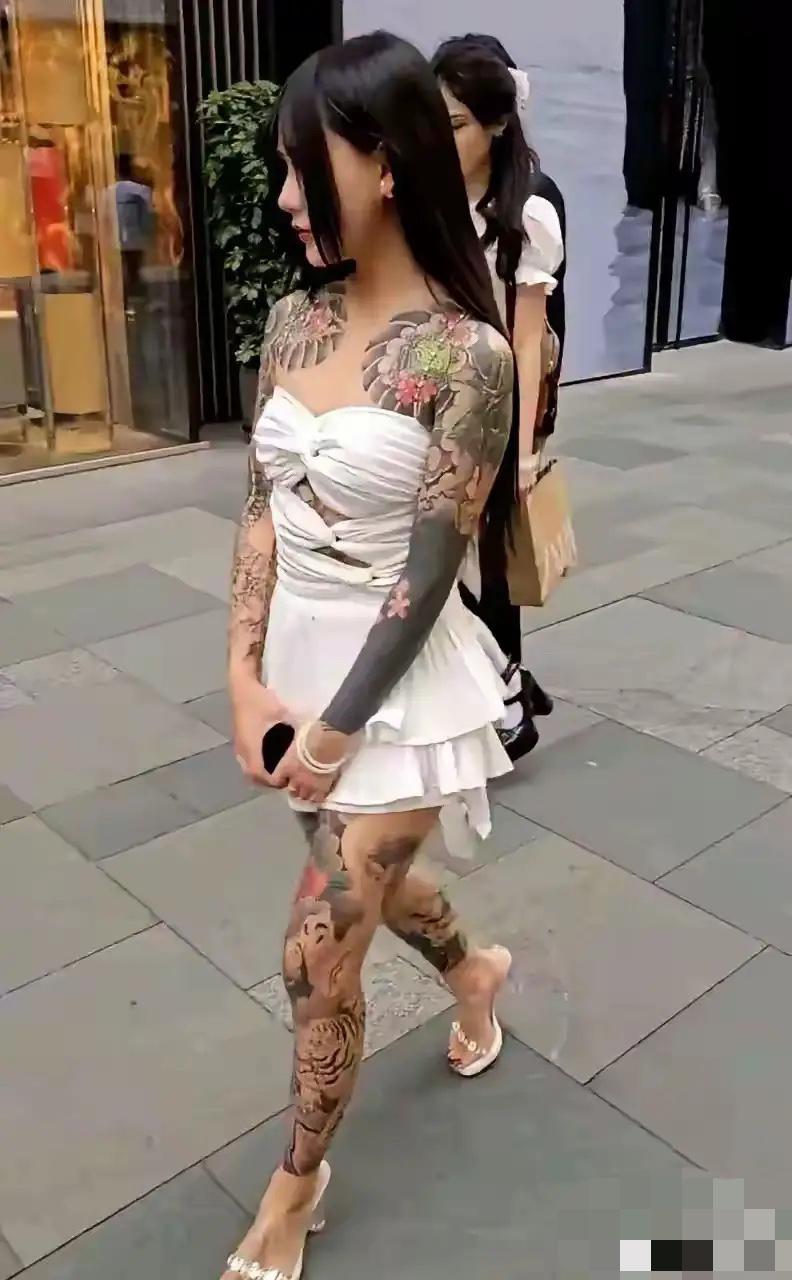如果你30多岁了，找女朋友很困难，给你介绍一个全身纹身的女孩，人家开的条件低，几
