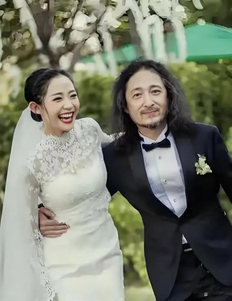 其实作为女性来说，大家对万千惠是有偏见的，因为这些人怎么都不攻击老头子呢。而