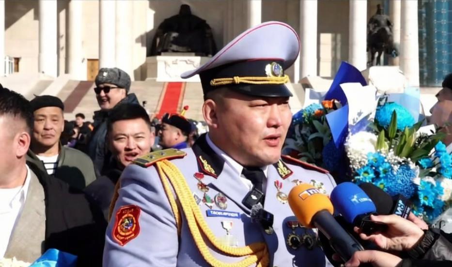 这是哪个部门的制服？一缸二是什么级别？