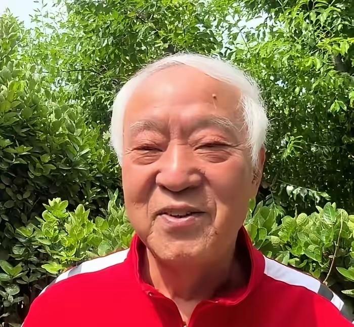 一转眼，牛群已经白发苍苍了。说真的，本想好好干一番事业的，结果为了自己的理想，