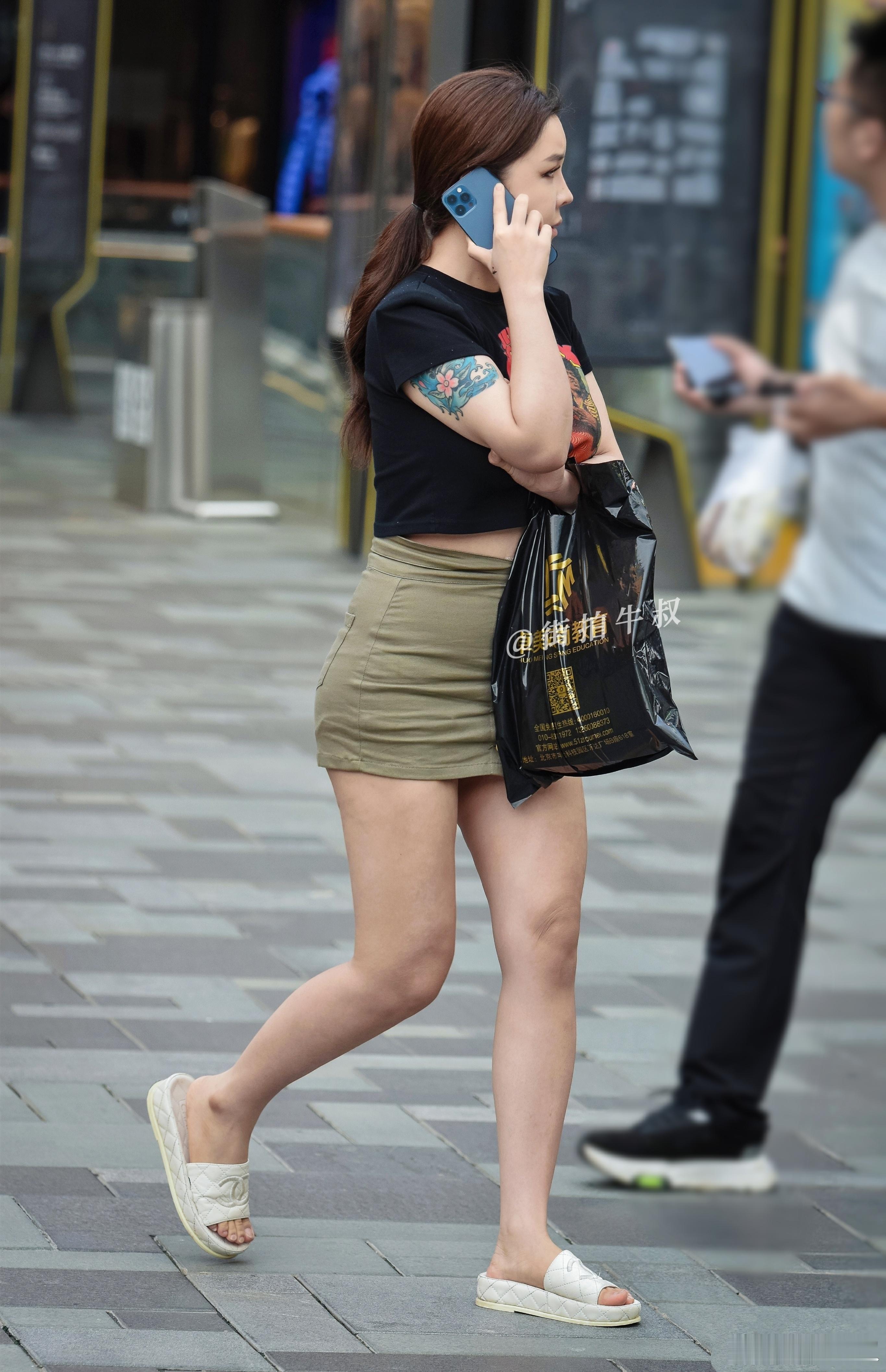 性感的复古绿牛仔短裙