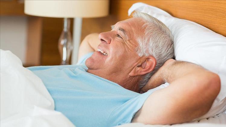 躺得久，走得远？医生告诫：一旦过了60岁，躺卧这几点一定多注意“躺得久，走得