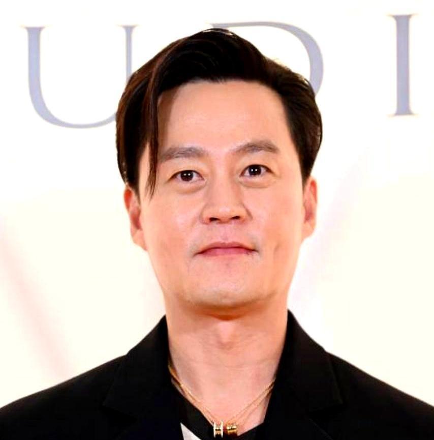 韩国财阀二代、顶级男星李瑞镇，亲口承认自己“无子无牵挂”。这哪里是洒脱，分明是