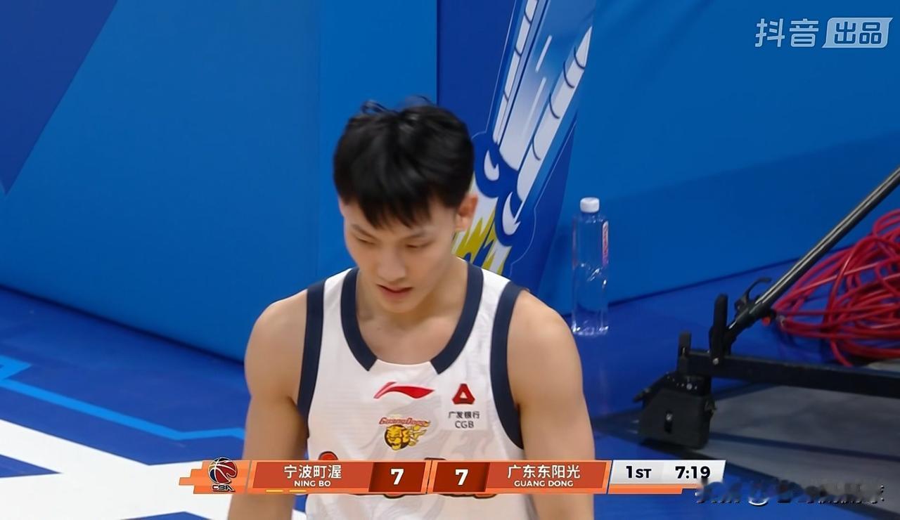 广东东阳光巨星徐杰真是太不走运了！在今天广东东阳光客场挑战宁波町渥的比赛中，目前