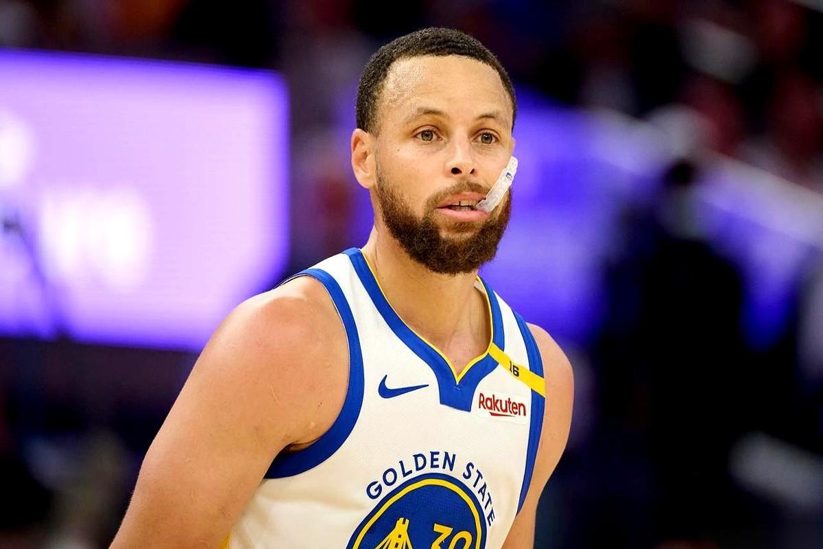 我跟你讲，刚刚刷到一个数据，直接给我看傻了。库里，三分球，领先历史第二的哈登…