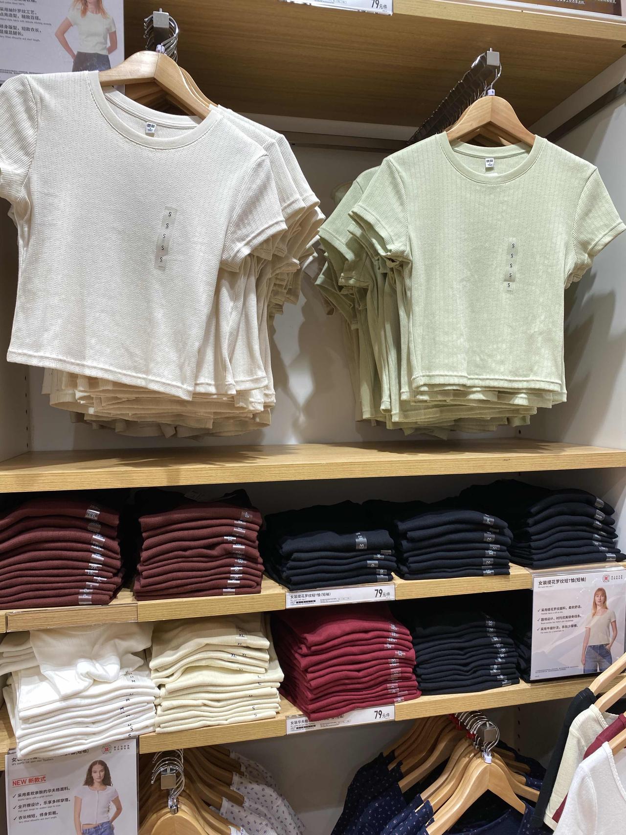 优衣库的衣服在中国各大城市都颇受欢迎，每天光顾的人流都不少。归纳起来，优衣库受到