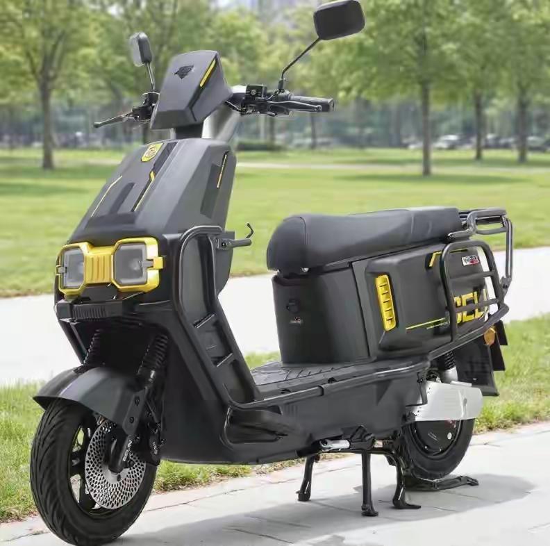 刚买仨月的电动车，说能跑一百公里，结果我推着走了最后两公里。这种事你干过没？