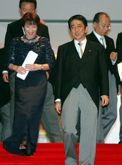 高市早苗过河拆桥，绕开麻生太郎，胆肥了从政治履历看麻生太郎对高市的